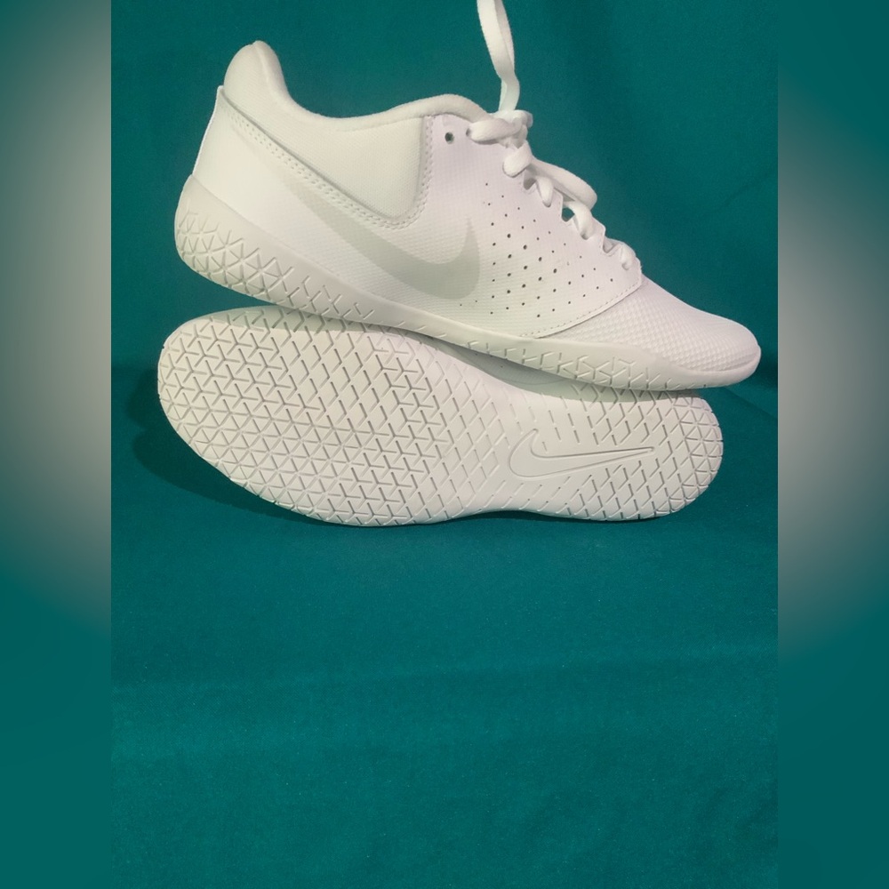 Nike Women’s Cheer Sideline IV, Cheerleading, Gymnastics, and Dance, Size 6
